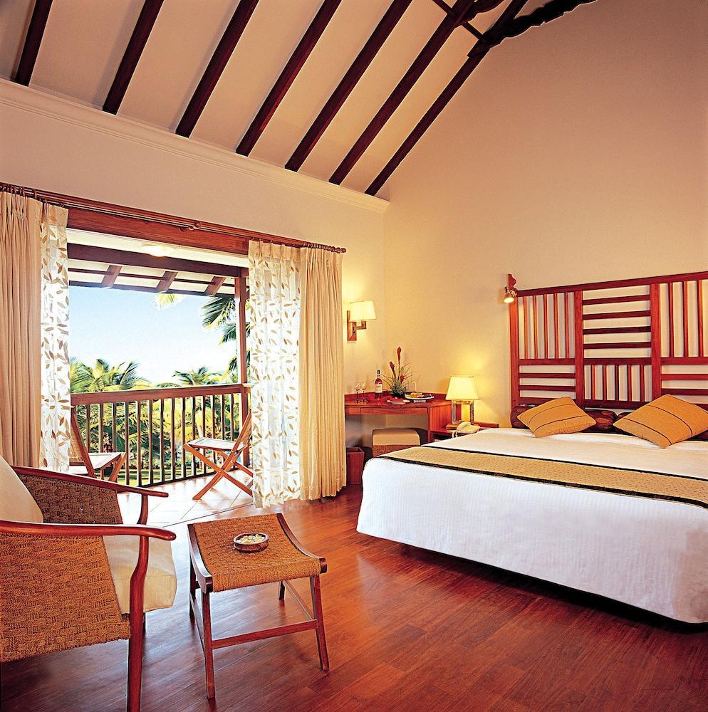 Taj Green Cove Resort And Spa Ковалам Экстерьер фото