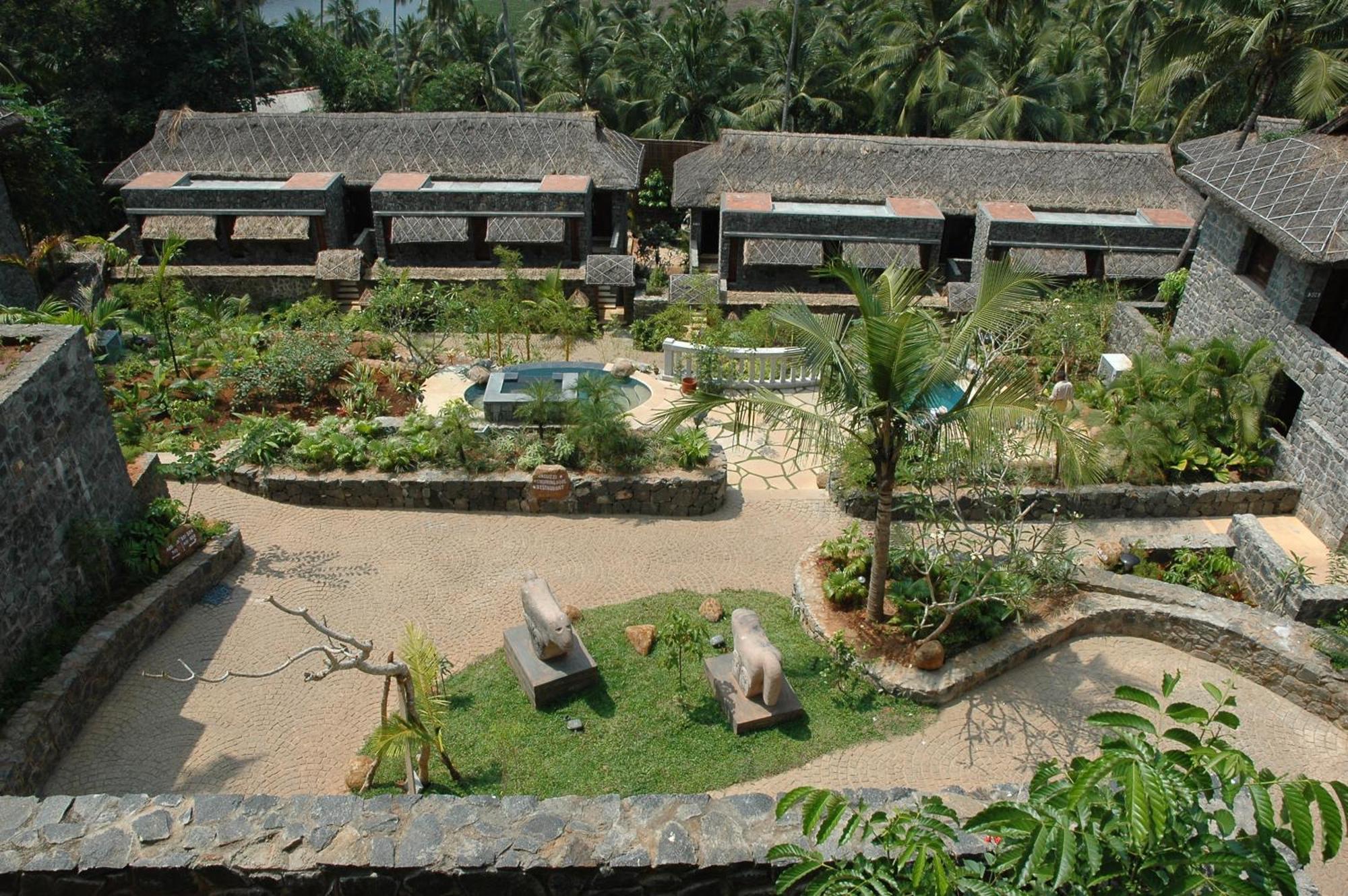 Taj Green Cove Resort And Spa Ковалам Экстерьер фото