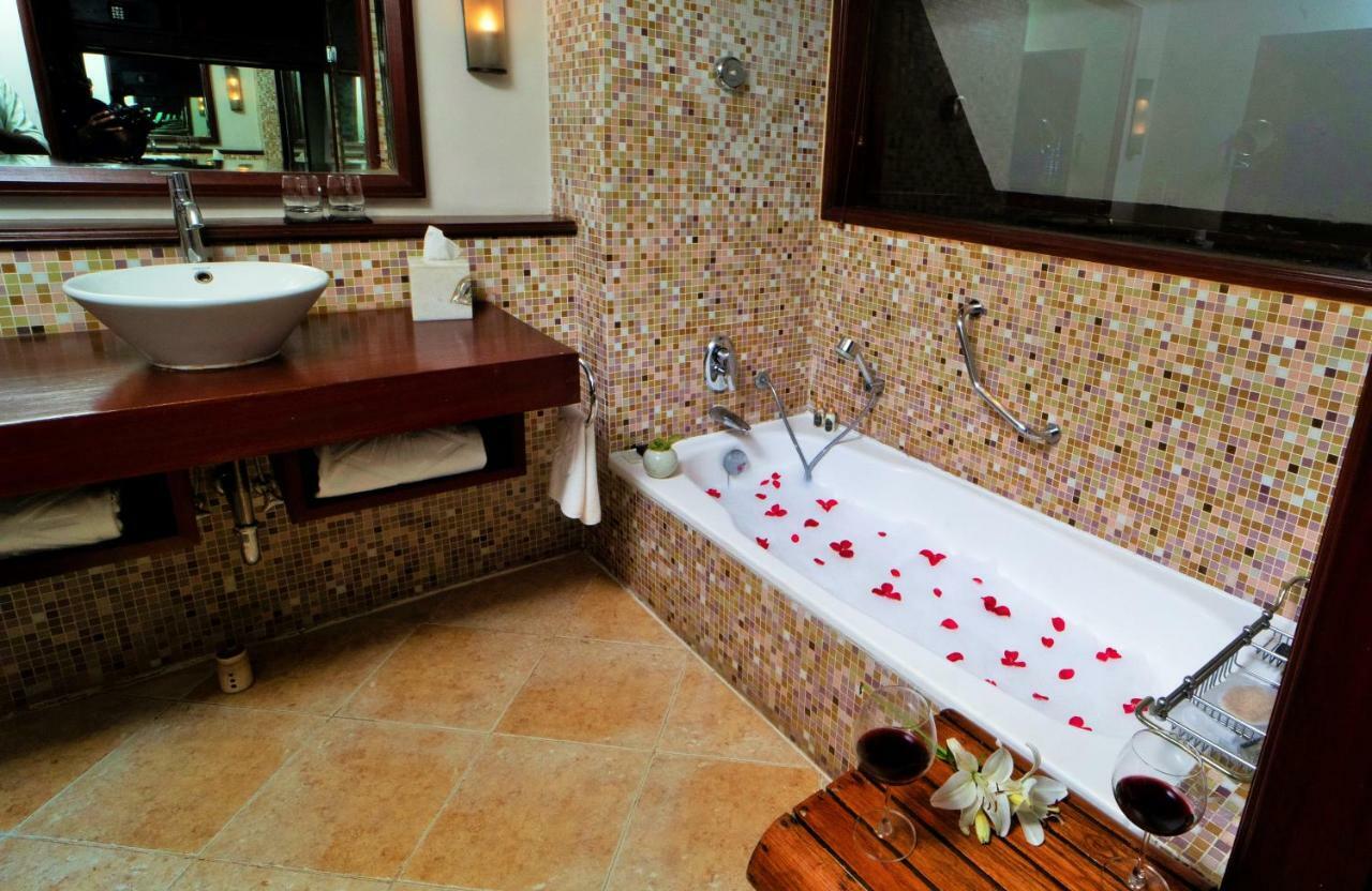 Taj Green Cove Resort And Spa Ковалам Экстерьер фото